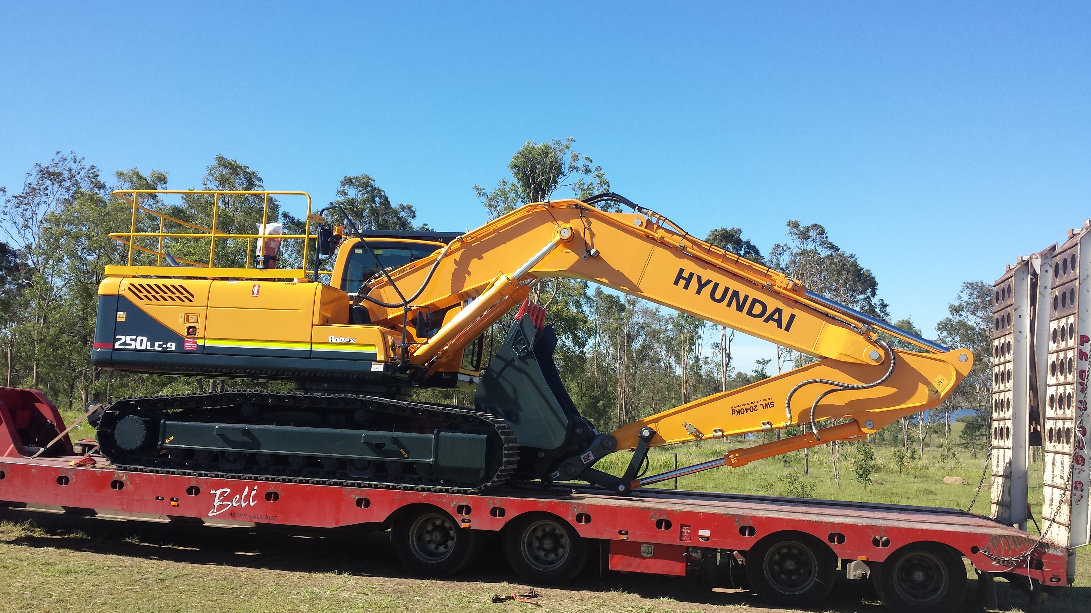 Hyundai 25 Tonne Excavator